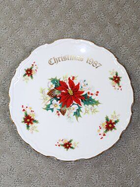 1987 Royal Albert Poinsettia Limited Edition Decorative Collector Plate 8 3/8”